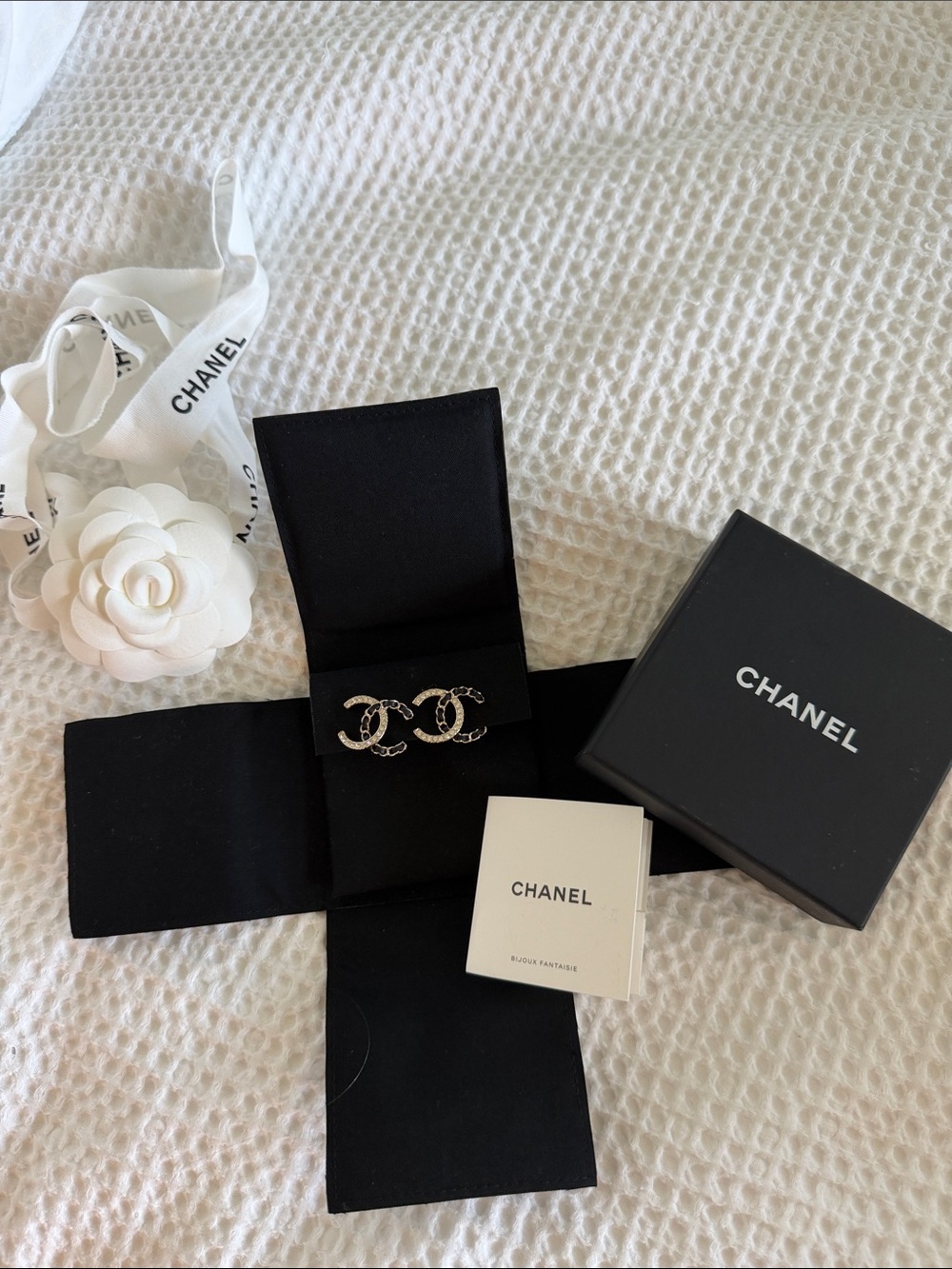 CHANEL CC Crystal Studs